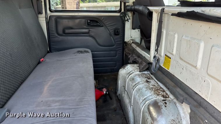 image for item DT3262 2015 Isuzu NPR crew cab box truck