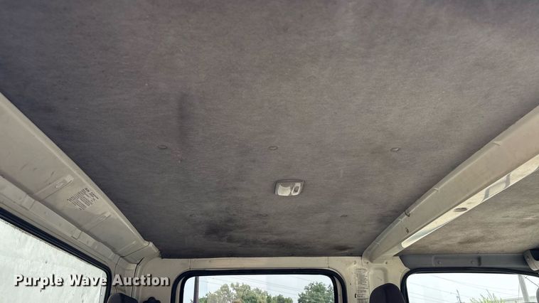 image for item DT3262 2015 Isuzu NPR crew cab box truck