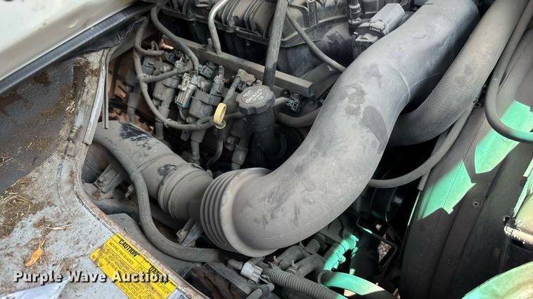 image for item DT3262 2015 Isuzu NPR crew cab box truck