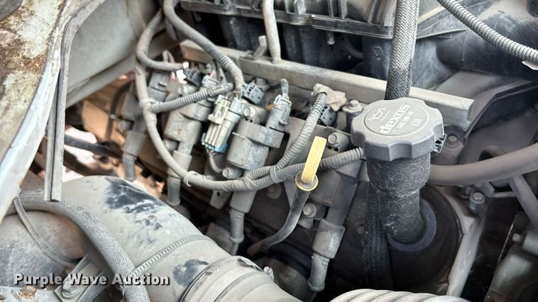 image for item DT3262 2015 Isuzu NPR crew cab box truck