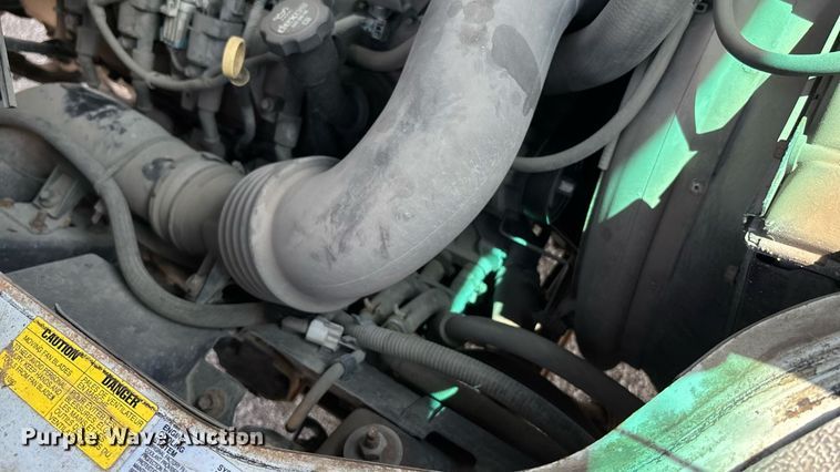 image for item DT3262 2015 Isuzu NPR crew cab box truck