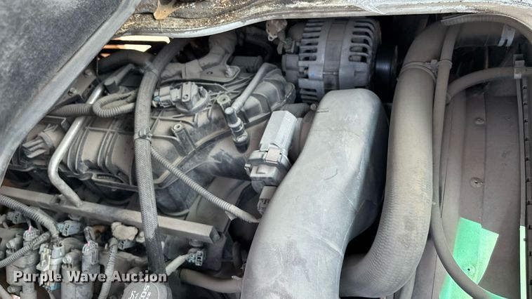 image for item DT3262 2015 Isuzu NPR crew cab box truck