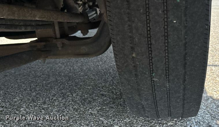 image for item DT3262 2015 Isuzu NPR crew cab box truck