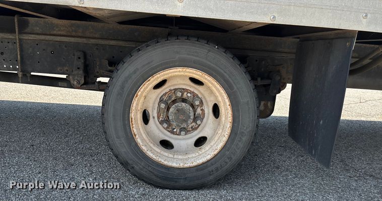 image for item DT3262 2015 Isuzu NPR crew cab box truck