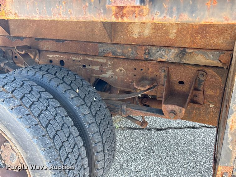 image for item DT3266 2003 Ford F450 Super Duty dump flatbed truck