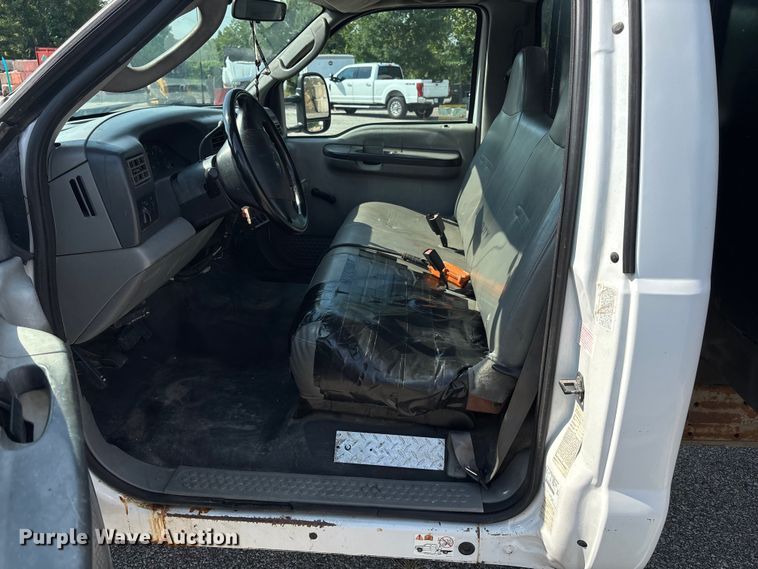 image for item DT3266 2003 Ford F450 Super Duty dump flatbed truck