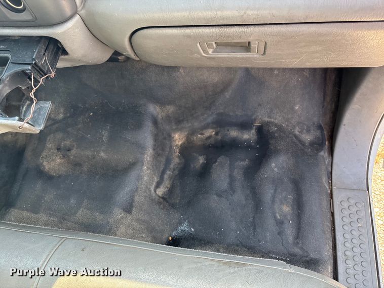 image for item DT3266 2003 Ford F450 Super Duty dump flatbed truck