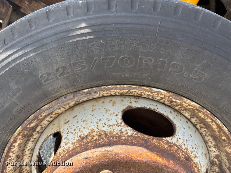 image for item DT3266 2003 Ford F450 Super Duty dump flatbed truck