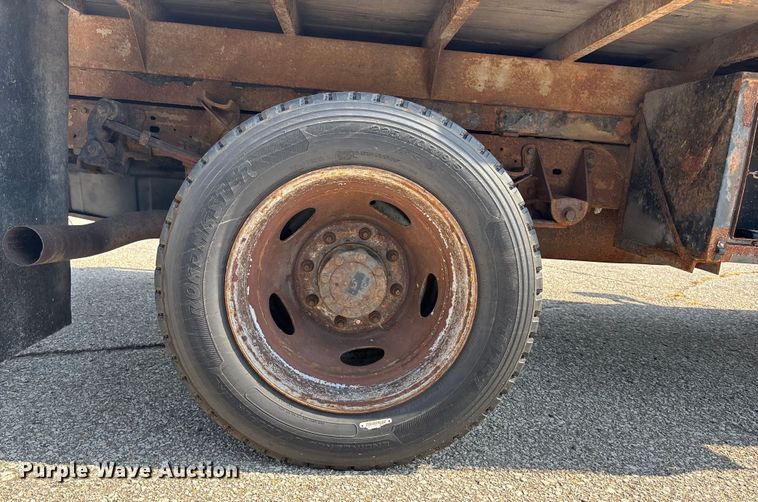 image for item DT3266 2003 Ford F450 Super Duty dump flatbed truck