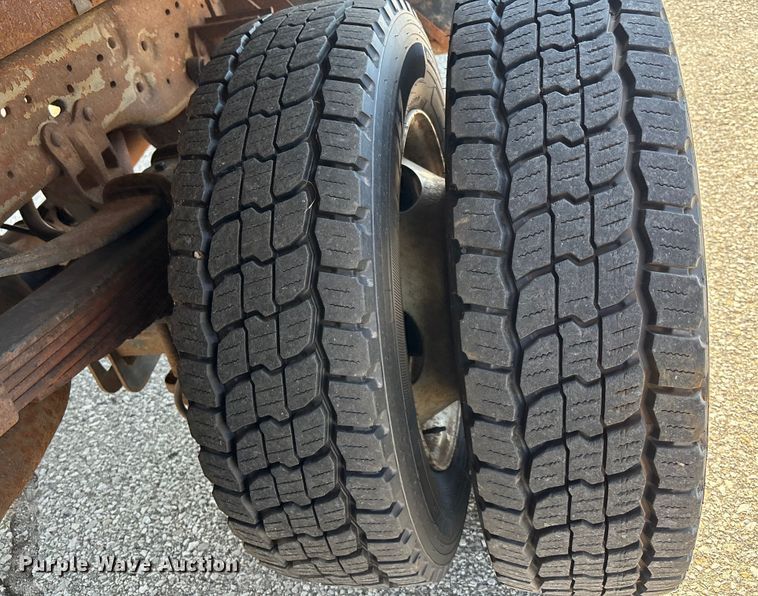 image for item DT3266 2003 Ford F450 Super Duty dump flatbed truck