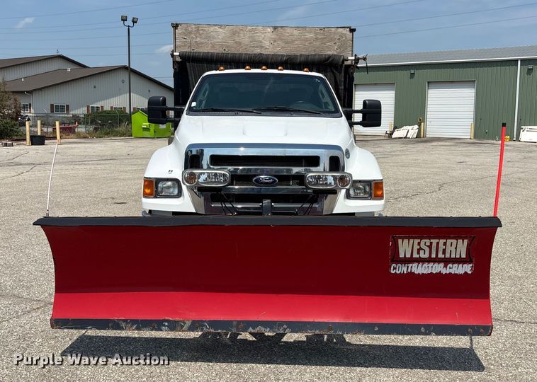 image for item DT3268 2013 Ford F750 Super Duty dump flatbed truck