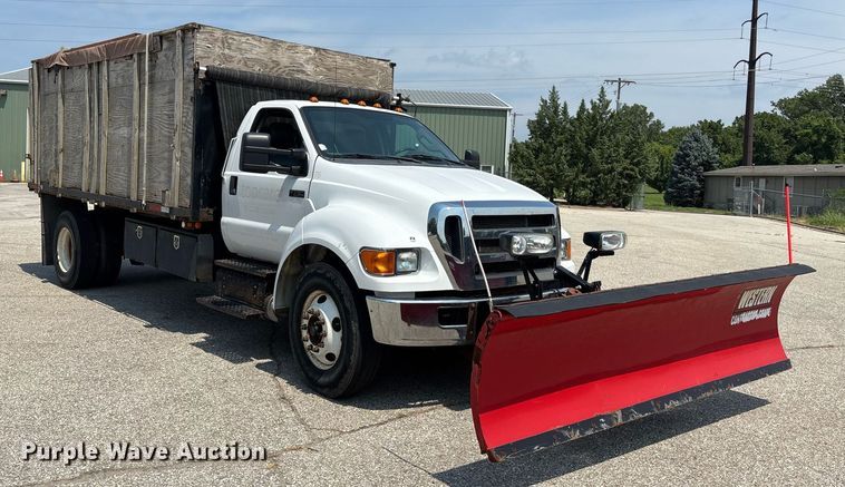 image for item DT3268 2013 Ford F750 Super Duty dump flatbed truck