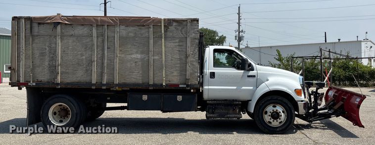 image for item DT3268 2013 Ford F750 Super Duty dump flatbed truck