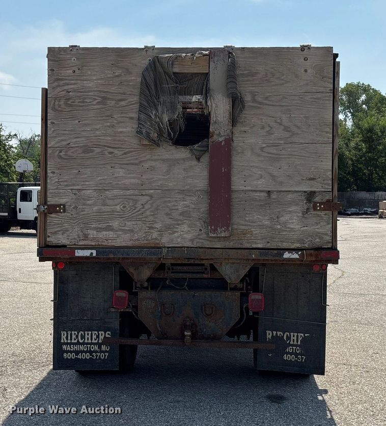 image for item DT3268 2013 Ford F750 Super Duty dump flatbed truck