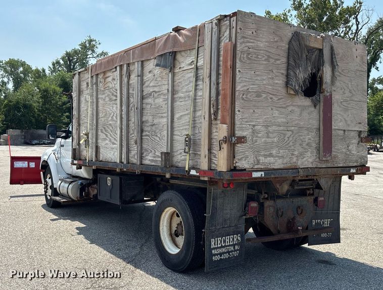 image for item DT3268 2013 Ford F750 Super Duty dump flatbed truck