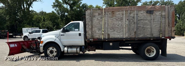 image for item DT3268 2013 Ford F750 Super Duty dump flatbed truck