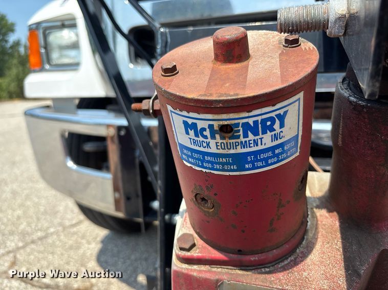 image for item DT3268 2013 Ford F750 Super Duty dump flatbed truck