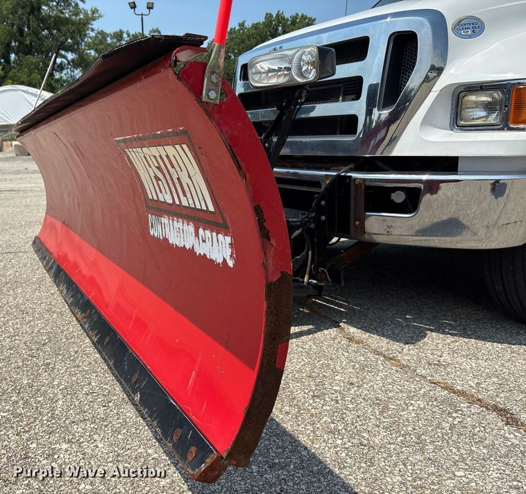 image for item DT3268 2013 Ford F750 Super Duty dump flatbed truck