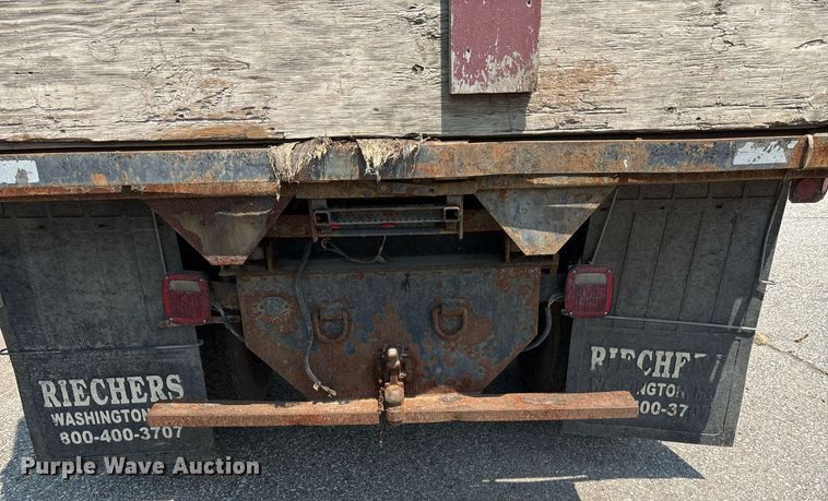 image for item DT3268 2013 Ford F750 Super Duty dump flatbed truck