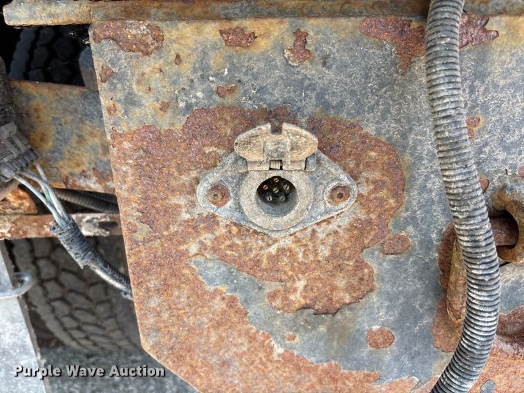 image for item DT3268 2013 Ford F750 Super Duty dump flatbed truck