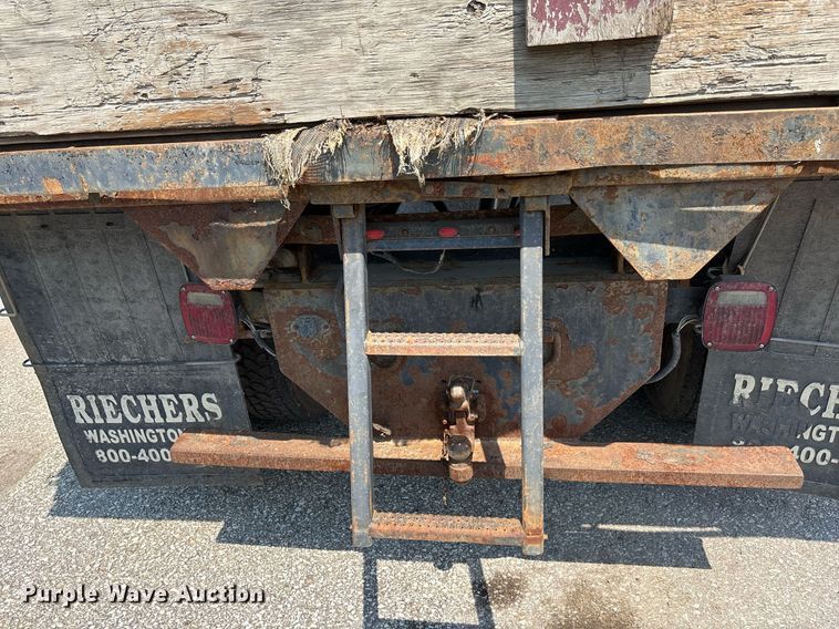 image for item DT3268 2013 Ford F750 Super Duty dump flatbed truck