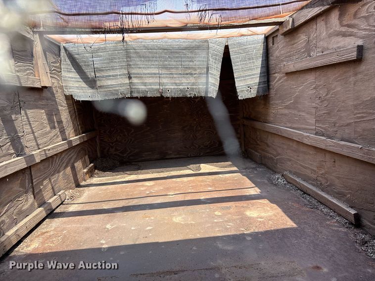 image for item DT3268 2013 Ford F750 Super Duty dump flatbed truck