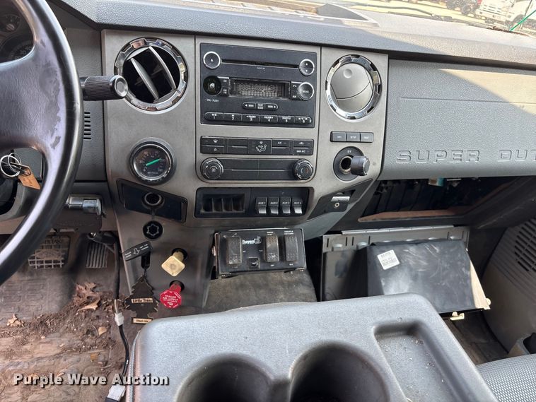 image for item DT3268 2013 Ford F750 Super Duty dump flatbed truck