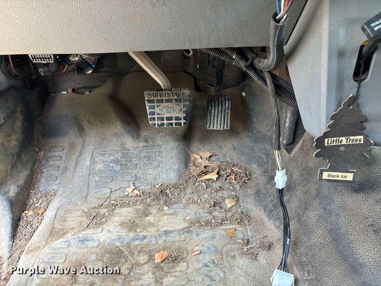 image for item DT3268 2013 Ford F750 Super Duty dump flatbed truck