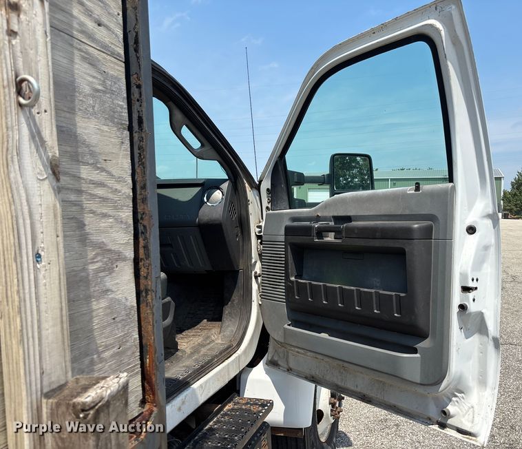 image for item DT3268 2013 Ford F750 Super Duty dump flatbed truck