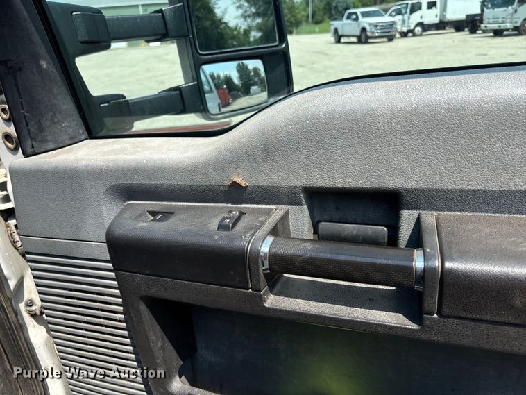 image for item DT3268 2013 Ford F750 Super Duty dump flatbed truck