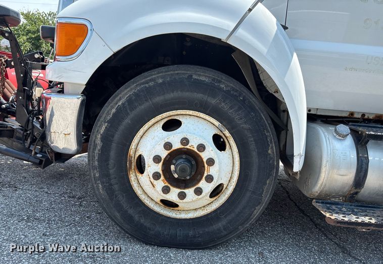 image for item DT3268 2013 Ford F750 Super Duty dump flatbed truck