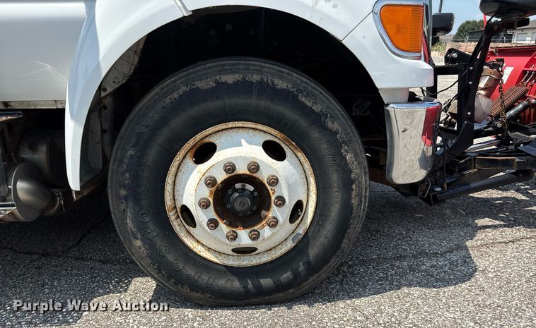 image for item DT3268 2013 Ford F750 Super Duty dump flatbed truck