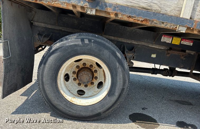 image for item DT3268 2013 Ford F750 Super Duty dump flatbed truck