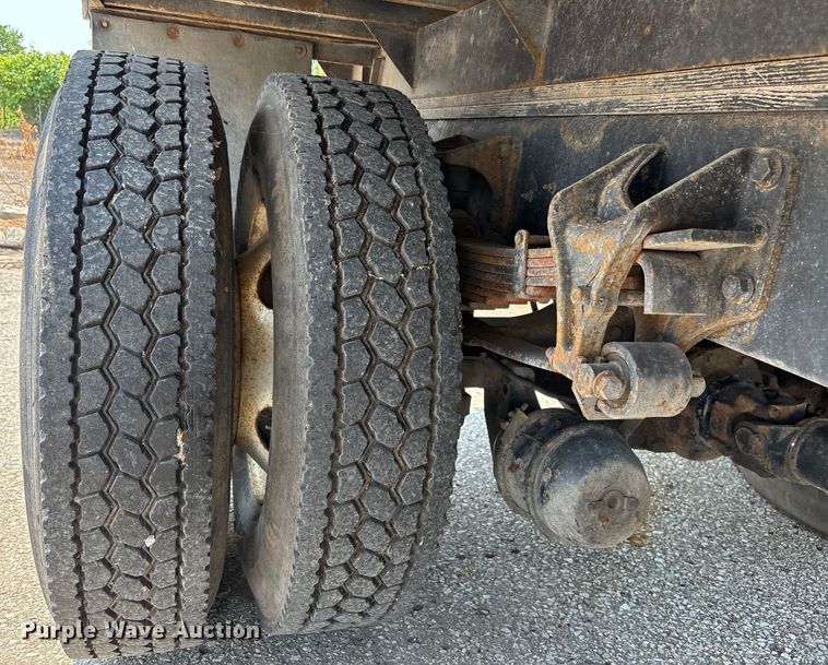 image for item DT3268 2013 Ford F750 Super Duty dump flatbed truck