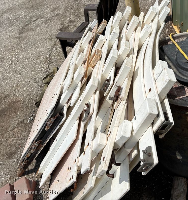 image for item DT3268 2013 Ford F750 Super Duty dump flatbed truck