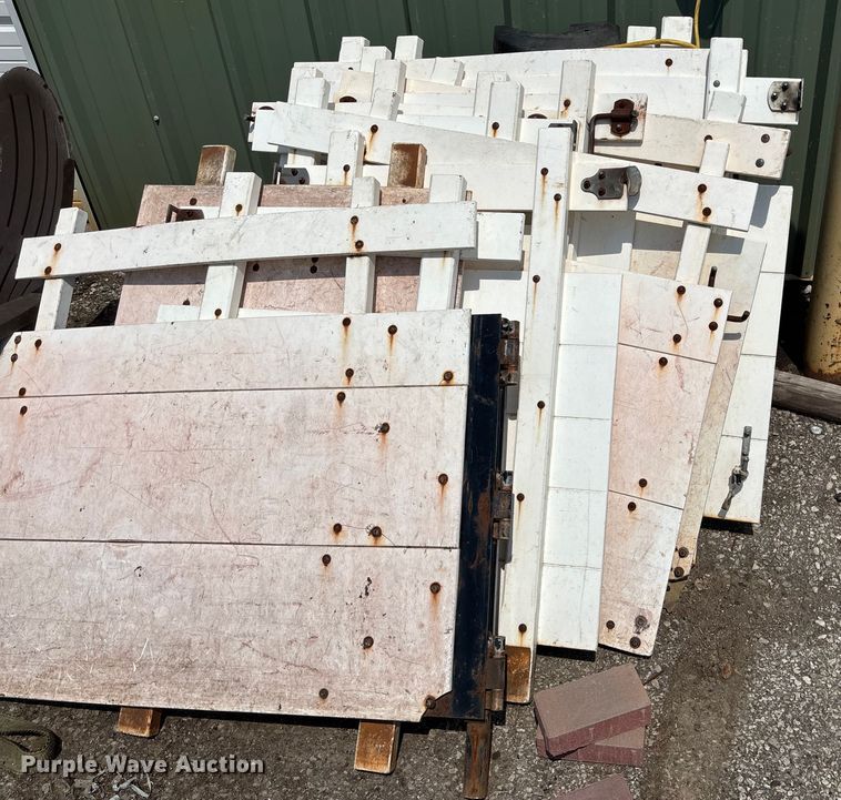 image for item DT3268 2013 Ford F750 Super Duty dump flatbed truck