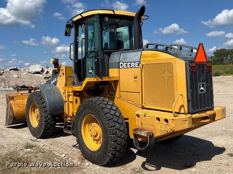 image for item DT3282 2006 John Deere 444J wheel loader