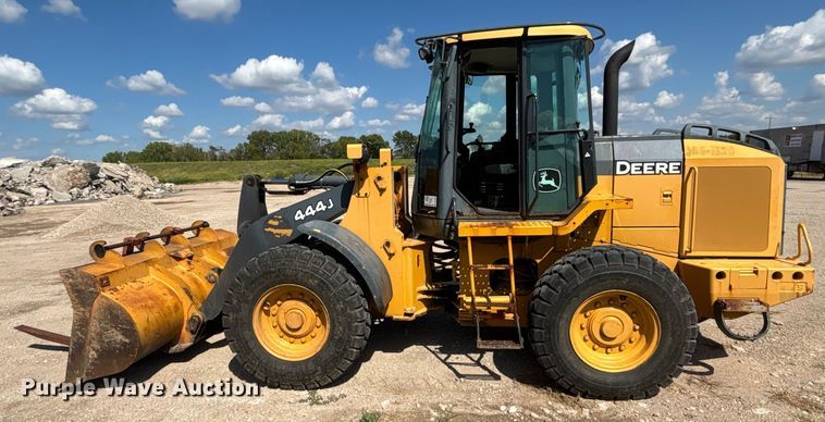 image for item DT3282 2006 John Deere 444J wheel loader