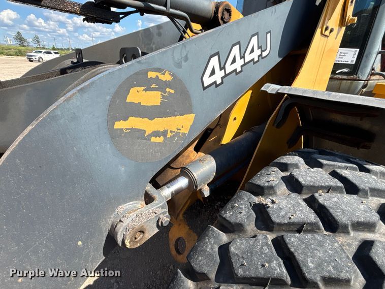 image for item DT3282 2006 John Deere 444J wheel loader
