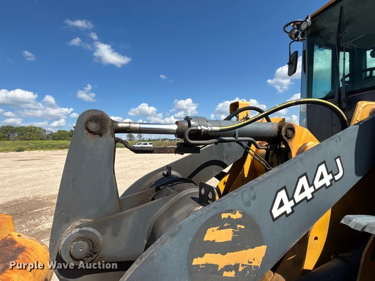 image for item DT3282 2006 John Deere 444J wheel loader