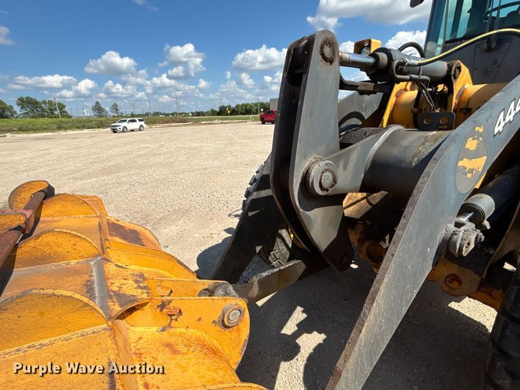image for item DT3282 2006 John Deere 444J wheel loader