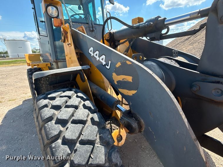 image for item DT3282 2006 John Deere 444J wheel loader