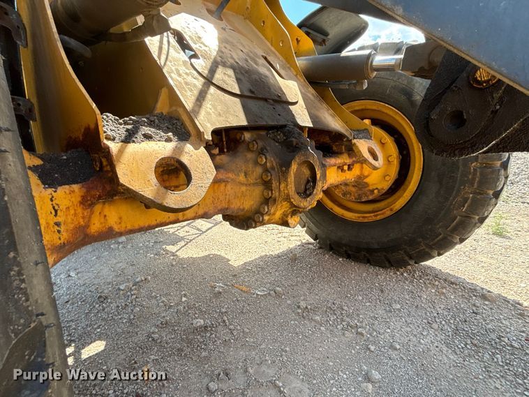 image for item DT3282 2006 John Deere 444J wheel loader