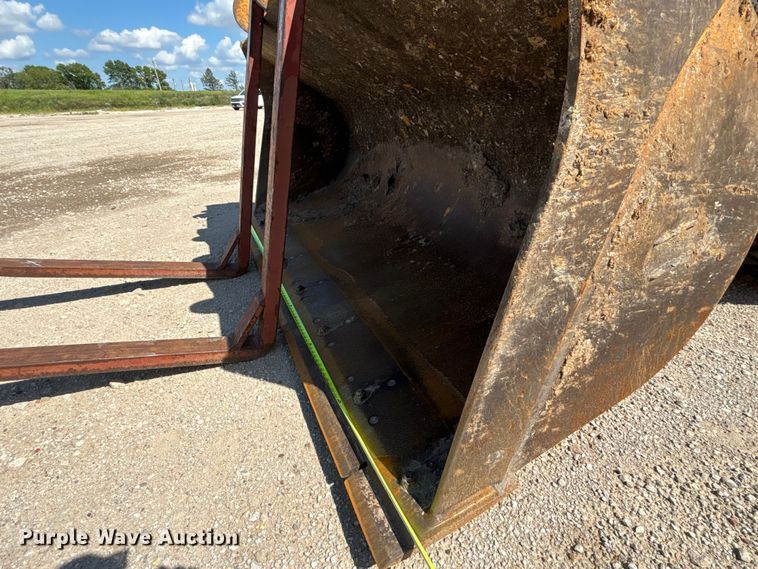 image for item DT3282 2006 John Deere 444J wheel loader