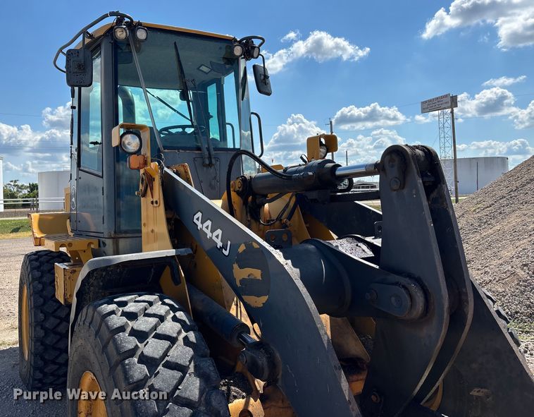 image for item DT3282 2006 John Deere 444J wheel loader