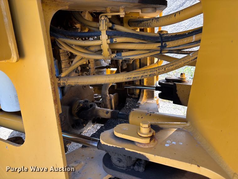 image for item DT3282 2006 John Deere 444J wheel loader