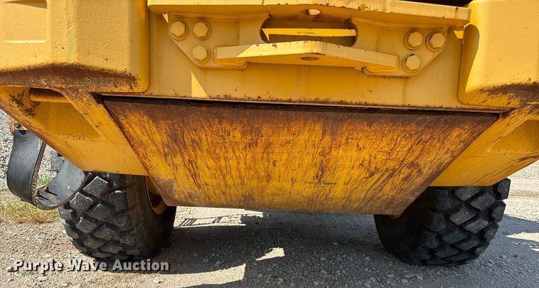 image for item DT3282 2006 John Deere 444J wheel loader