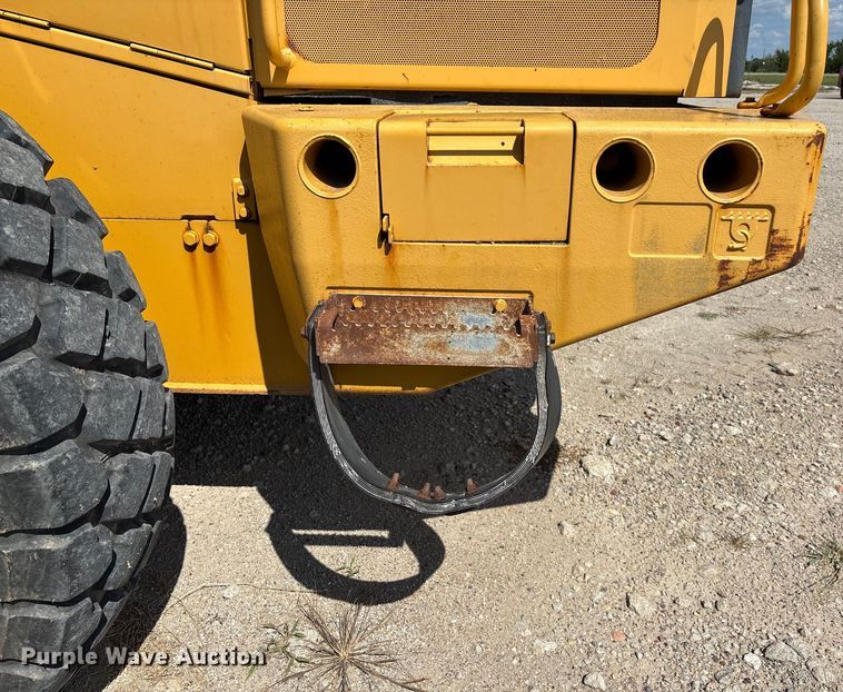 image for item DT3282 2006 John Deere 444J wheel loader