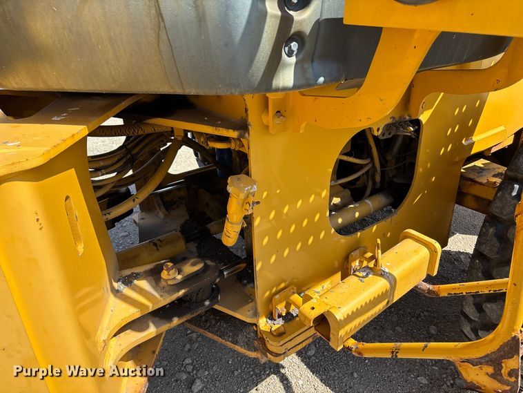 image for item DT3282 2006 John Deere 444J wheel loader