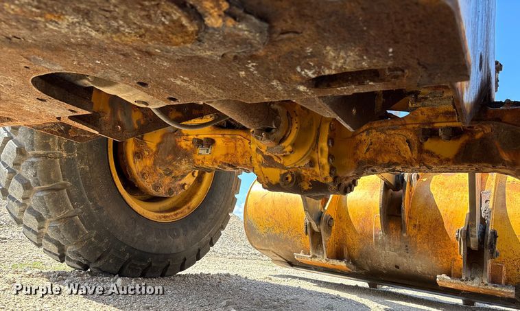 image for item DT3282 2006 John Deere 444J wheel loader